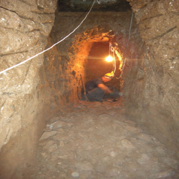 2017年Zuoyun 建筑地基沉降修复（通道施工）
Tunnelling under foundation at ZuoYun in 2017